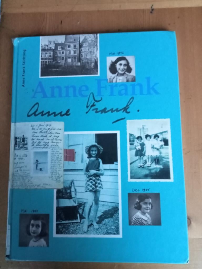 Anne Frank Stichting Boek, Boeken, Ophalen of Verzenden, Gelezen