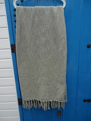 WOONPLAID-WOONKLEED-GROENGRIJS- 125 CM X 180 CM beschikbaar voor biedingen