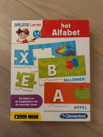 Celmentoni spelend leren het Alfabet