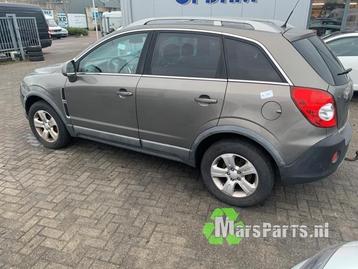 Snijdeel links-achter van een Opel Antara (OPY) beschikbaar voor biedingen