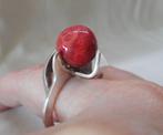 Zilveren modernist ring met rode bol maat 19.25 nr.450, Verzenden, 19 tot 20, Zo goed als nieuw, Dame