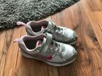 Nike sport schoenen in maat 30, Kinderen en Baby's, Kinderkleding | Schoenen en Sokken, Schoenen, Meisje, Ophalen of Verzenden