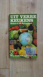 Uit verre keukens Heleen Halverhout 1970, Gelezen, Ophalen of Verzenden, Heleen Halverhout, Hoofdgerechten