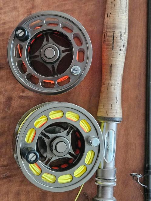 Guideline lpxe 7aftma met guideline igma reel + streamers, Watersport en Boten, Hengelsport | Vliegvissen, Gebruikt, Complete set