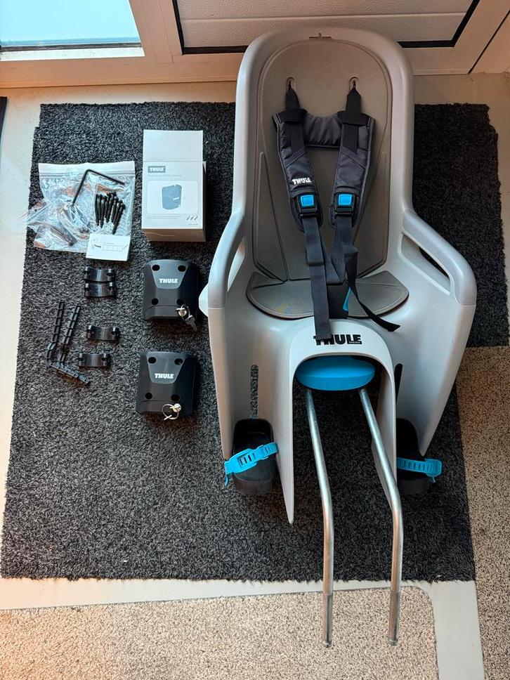 Thule RideAlong Fietsstoeltje - Achterzitje met 2 brackets, Fietsen en Brommers, Fietsaccessoires | Fietsstoeltjes, Gebruikt, Achterzitje