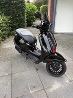 Vespa sprint 2022 - glans zwart, Fietsen en Brommers, Ophalen, Zo goed als nieuw, Vespa S