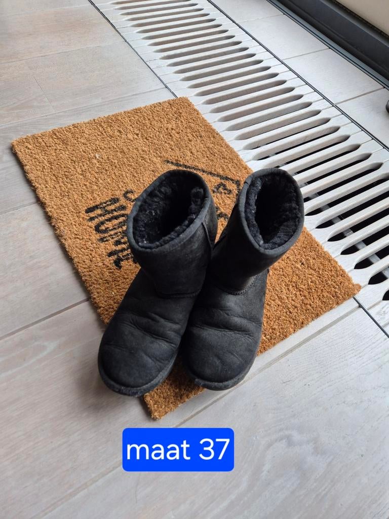 UGGS ZWARTE WINTERLAARSJES, Ophalen of Verzenden