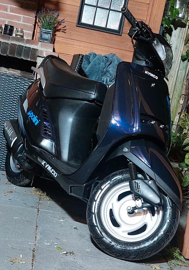 Kymco dj50y blauw metallic, Fietsen en Brommers, Scooters | Vespa, Zo goed als nieuw, Overige modellen, Benzine, Ophalen