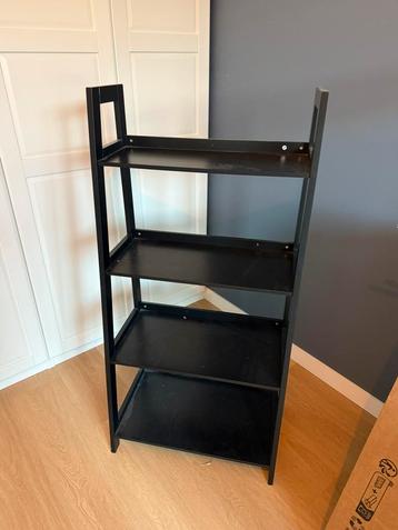 Kast beschikbaar voor biedingen