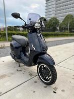 Vespa sprint eind 2023 San Marino Blue, Fietsen en Brommers, Scooters | Vespa, Ophalen, Zo goed als nieuw, Benzine, Vespa S