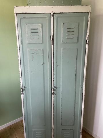 Kledingkast / Vintage  Lockerkast 