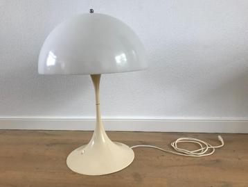  Panthella lamp, in goede vintage staat  Is de grotere tafel beschikbaar voor biedingen