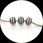 Pandora pave bol 791051CZR rood 791051NCK zwart 2x / retired, Sieraden, Tassen en Uiterlijk, Bedels, Pandora, Ophalen of Verzenden