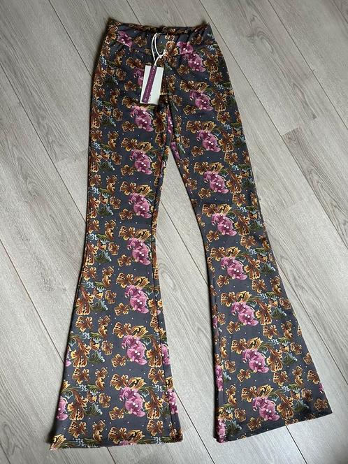 Moost wanted x Dappermaentje flared broek maat XS H&M Zara, Kleding | Dames, Broeken en Pantalons, Nieuw, Maat 34 (XS) of kleiner