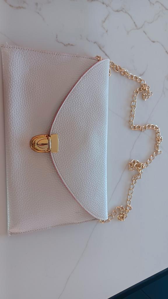 Witte Avondtasje / enveloppasje met Gouden Ketting, Sieraden, Tassen en Uiterlijk, Tassen | Damestassen, Zo goed als nieuw, Avondtasje