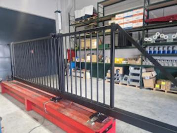 Spijlen schuifpoort 5x1,5 incl motor in onderbalk beschikbaar voor biedingen