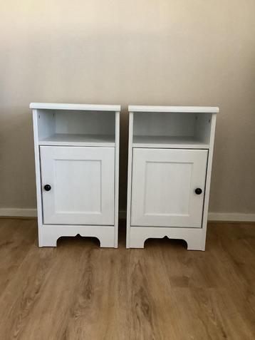 2x IKEA nachtkastje wit model Aspelund Z.G.A.N. beschikbaar voor biedingen