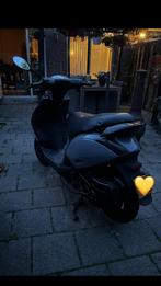 Piaggio zip 4 takt, Fietsen en Brommers, Scooters | Piaggio, Ophalen of Verzenden, Zo goed als nieuw
