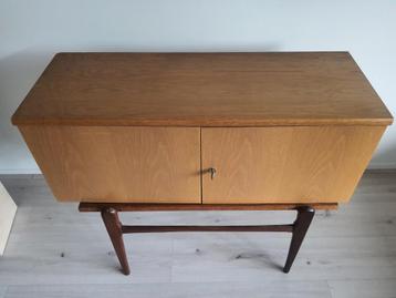 Vintage wandmeubel / hangkast / kast hout jaren 60/70 beschikbaar voor biedingen