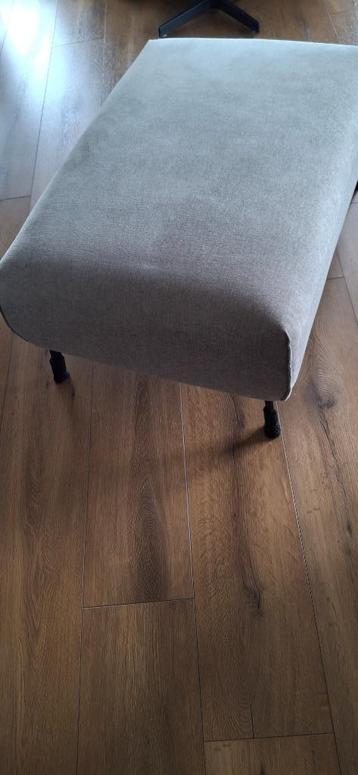 Poef/hocker beschikbaar voor biedingen