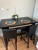 Zwarte IKEA bartafel met hoge stoelen, Huis en Inrichting, Tafels | Eettafels, Ophalen, Gebruikt, 100 tot 150 cm, Tot twee personen
