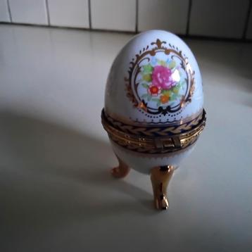 Eggholder  beschikbaar voor biedingen
