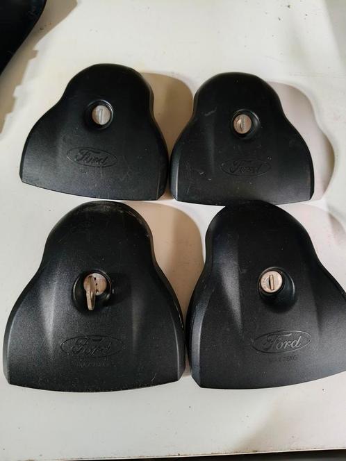 Ford focus en Mondeo dakdragers kapjes 4x incl 1 sleutel, Auto diversen, Dakdragers, Zo goed als nieuw, Ophalen of Verzenden