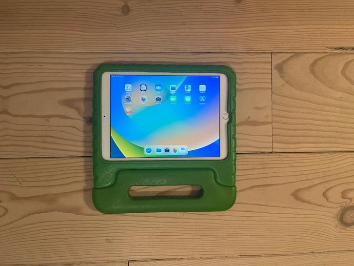 iPad (5e generatie), Computers en Software, Apple iPads, Gebruikt, Apple iPad, Wi-Fi, 10 inch, 32 GB, Zilver, Ophalen of Verzenden