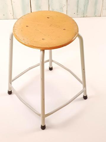 Vintage - kruk oud design beschikbaar voor biedingen