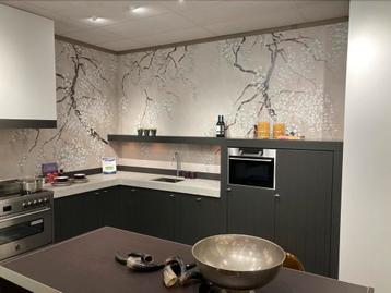 Houten keuken grafiet (RAL 7024) + granieten blad ALS NIEUW beschikbaar voor biedingen