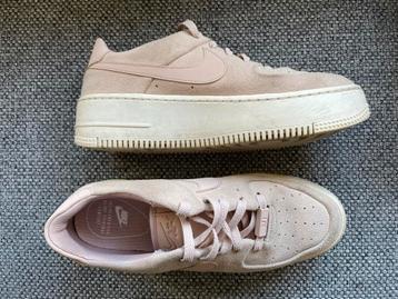 Nike airforce sneakers oud-roze maat 39 (valt als 38) beschikbaar voor biedingen