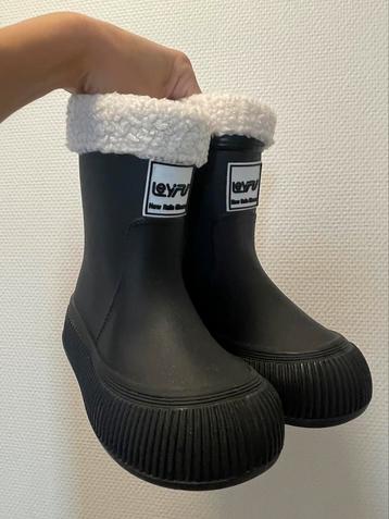 regenlaarzen/waterdichte schoenen beschikbaar voor biedingen