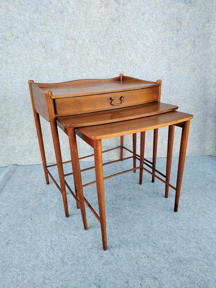 Nesting tables, Antiek en Kunst, Antiek | Meubels | Tafels, Ophalen of Verzenden