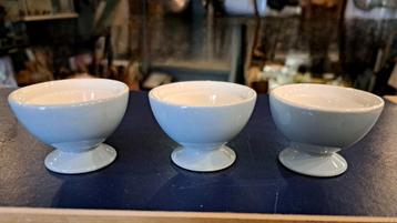 3 pastel servies eierdopjes van Petrus Regout zacht blauw beschikbaar voor biedingen