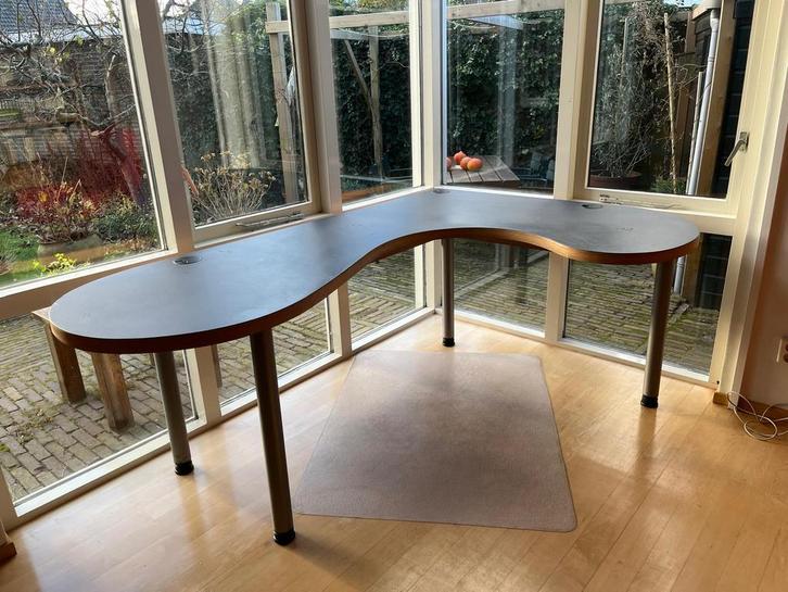 Verstelbaar donkerblauw multiplex bureau, Huis en Inrichting, Bureaus, Gebruikt, Bureau, Ophalen