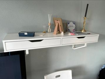 Wandplank met lades als nieuw beschikbaar voor biedingen