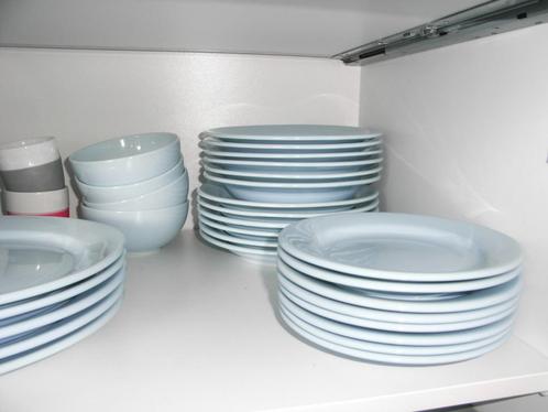 lichtblauw/blauw servies borden en schaaltjes van blokker, Huis en Inrichting, Keuken | Servies, Zo goed als nieuw, Bord(en), Effen