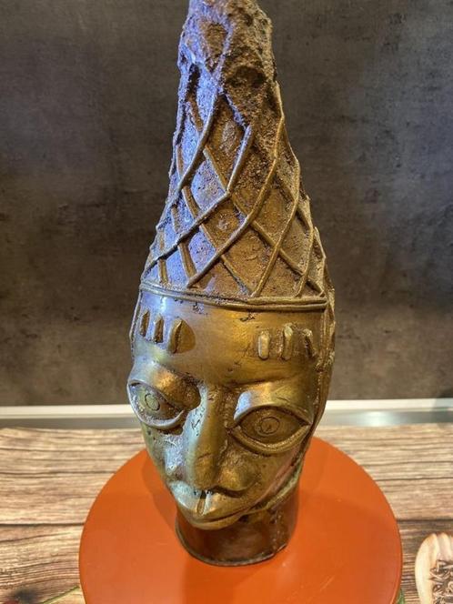Bronzen Hoofd van de koningin van het koninkrijk Ifé, Antiek en Kunst, Kunst | Niet-Westerse kunst, Ophalen of Verzenden