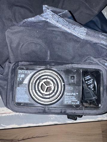 Intex Luchtbed met Ingebouwde Pomp beschikbaar voor biedingen