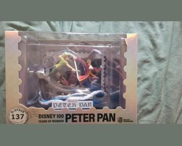 Beeldje van Kapitein Haak & Peter Pan
Disney 100 beschikbaar voor biedingen