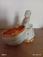 Capodiemonte meisje met bakje, Verzamelen, Swarovski, Ophalen of Verzenden, Figuurtje