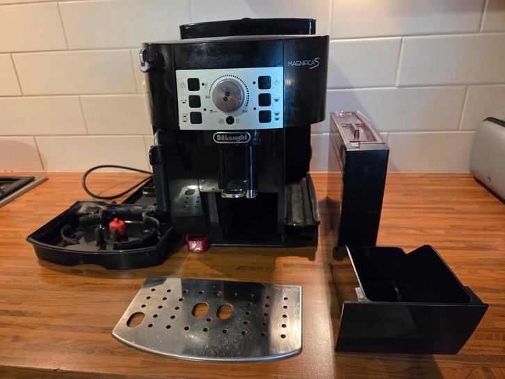 De Longhi Magnifica S koffiemachine, Witgoed en Apparatuur, Koffiezetapparaten, Gebruikt, Koffiebonen, Koffiemachine, Ophalen