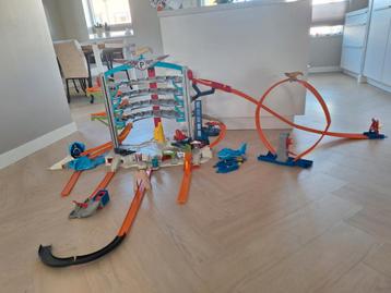 Hotwheels garage met uitbreiding  beschikbaar voor biedingen