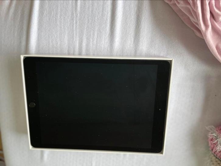 iPad 8e generatie - 10,2 inch – 32GB – Space Grey – Gebruikt, Computers en Software, Apple iPads, Gebruikt, Apple iPad, 10 inch
