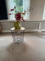 Bijzet tafeltje, met design vaas met zijde bloemen, Ophalen of Verzenden, Zo goed als nieuw, Rond