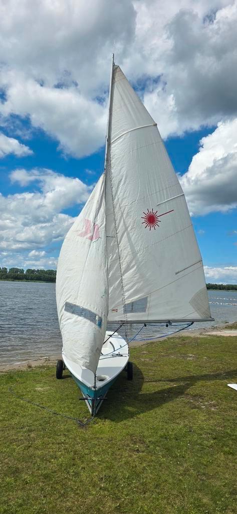 Mooie goed onderhouden Laser 2 zeilboot, Watersport en Boten, Open zeilboten, Zo goed als nieuw, Laser, 3 tot 6 meter, Polyester
