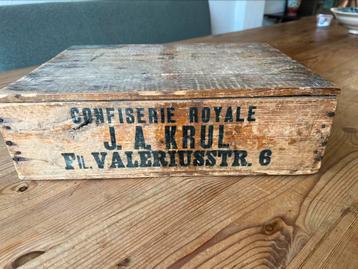 Gebakskist van KRUL filiaal Valeriusstraat( 1910)  beschikbaar voor biedingen