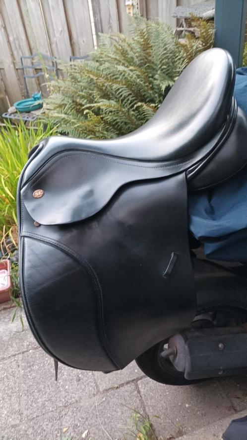 Kent & Masters dressuur zadel, Dieren en Toebehoren, Paarden en Pony's | Zadels, Gebruikt, Dressuur, Ophalen