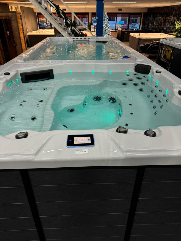 Zwemspa San Diego NIEUW ! Showmodel WEG=WEG, Tuin en Terras, Bubbelbaden en Hottubs, Zo goed als nieuw, Ophalen of Verzenden