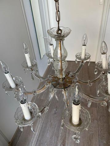 Mooie glazen kroonluchter met kristallen beschikbaar voor biedingen